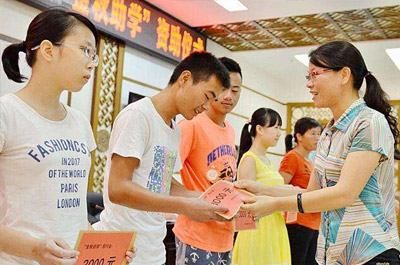 南疆貧困學子大學夢圓